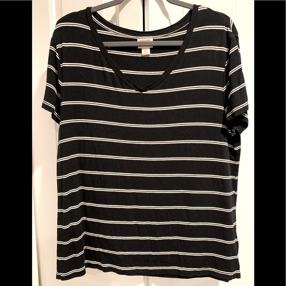 Black & White V- Neck Short Sleeve Shirt